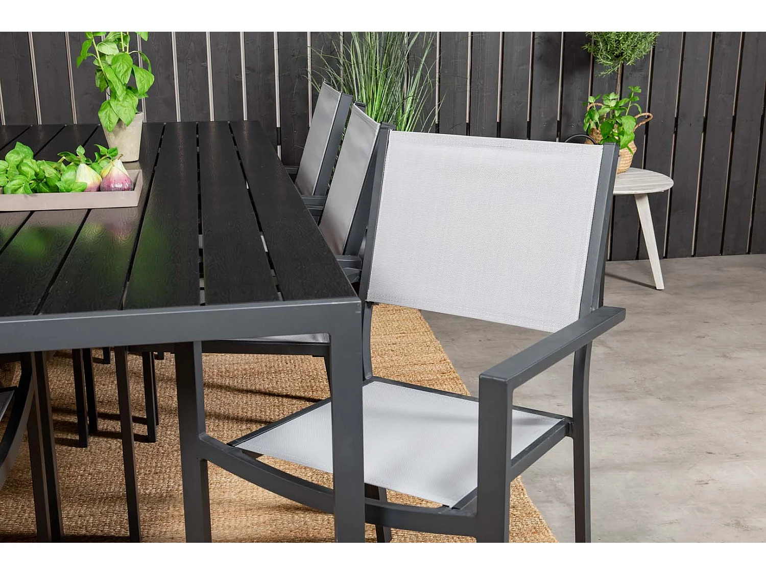 Break set de jardin table 90x205cm noir, 6 chaises Copacabana gris.