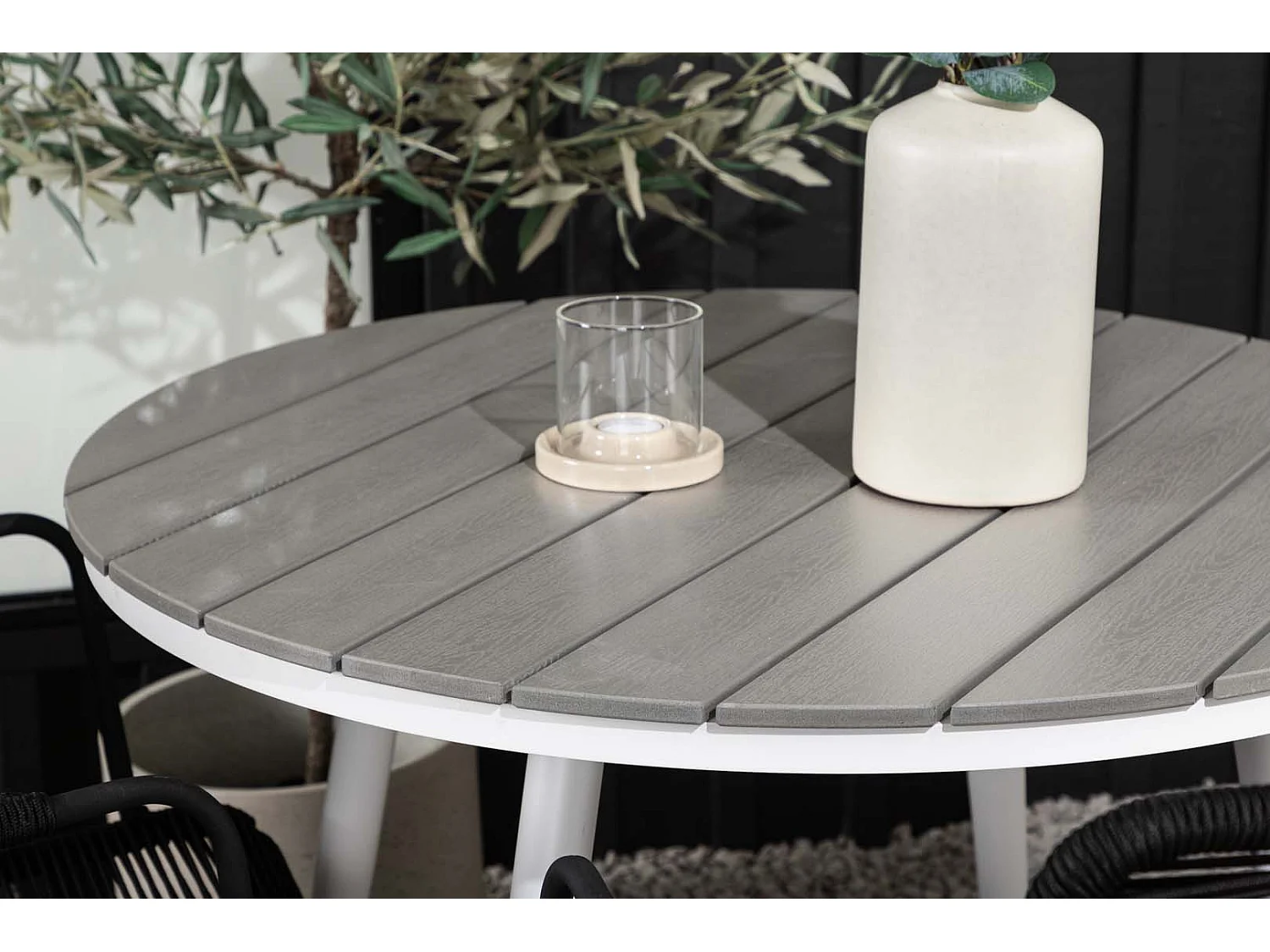 Break Gartenset Tisch Ø90cm grau, 2 Stühle Lindos schwarz.