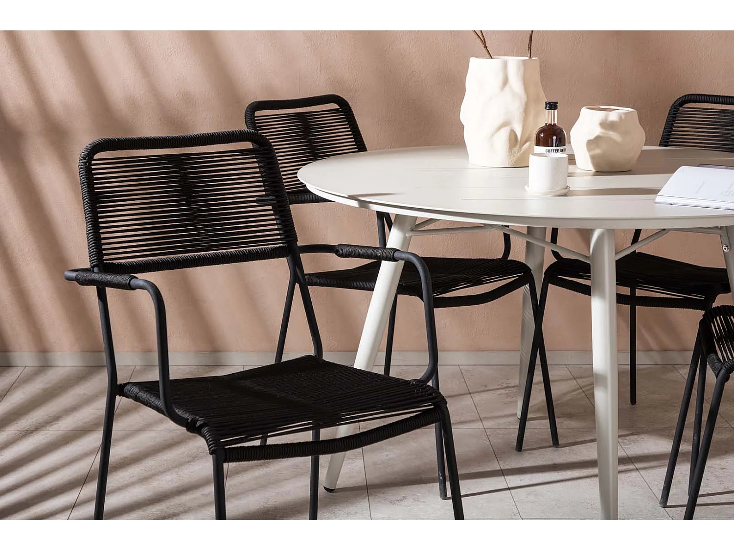 Lina set de jardin table Ø120cm beige, 4 chaises Lindos noir.