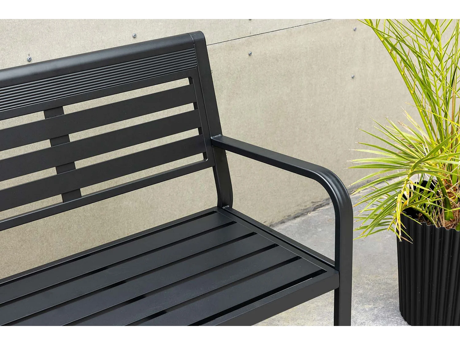 Elvas tuinbank zwart.