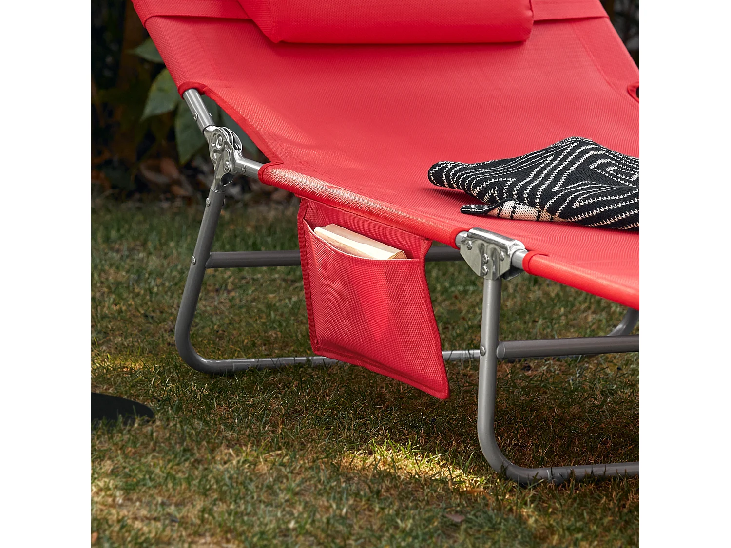SoBuy OGS48-R Chaise Longue Bain de Soleil Transat de Relaxation Pliant Chaise de Camping Inclinable, Pliable et Réglable - Rouge