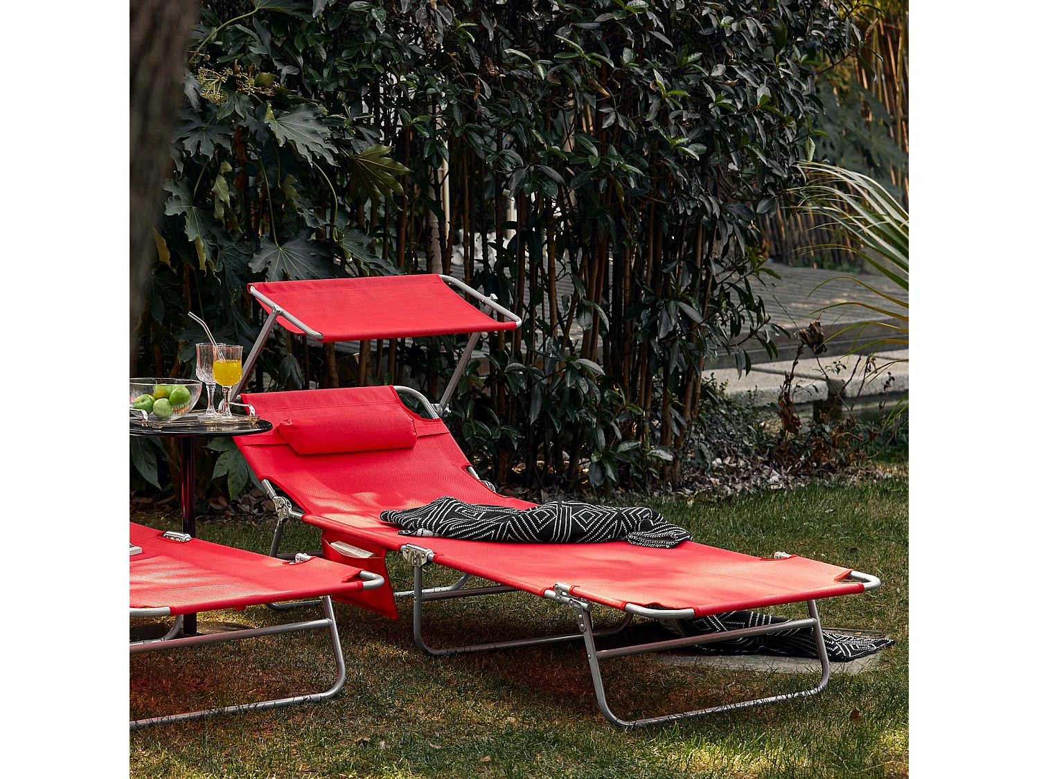 SoBuy OGS48-R Chaise Longue Bain de Soleil Transat de Relaxation Pliant Chaise de Camping Inclinable, Pliable et Réglable - Rouge