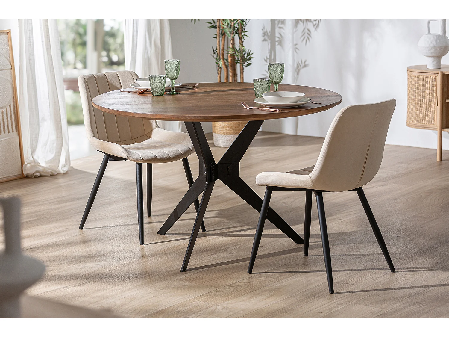 Table salon en bois de mangue  120x120x76 cm