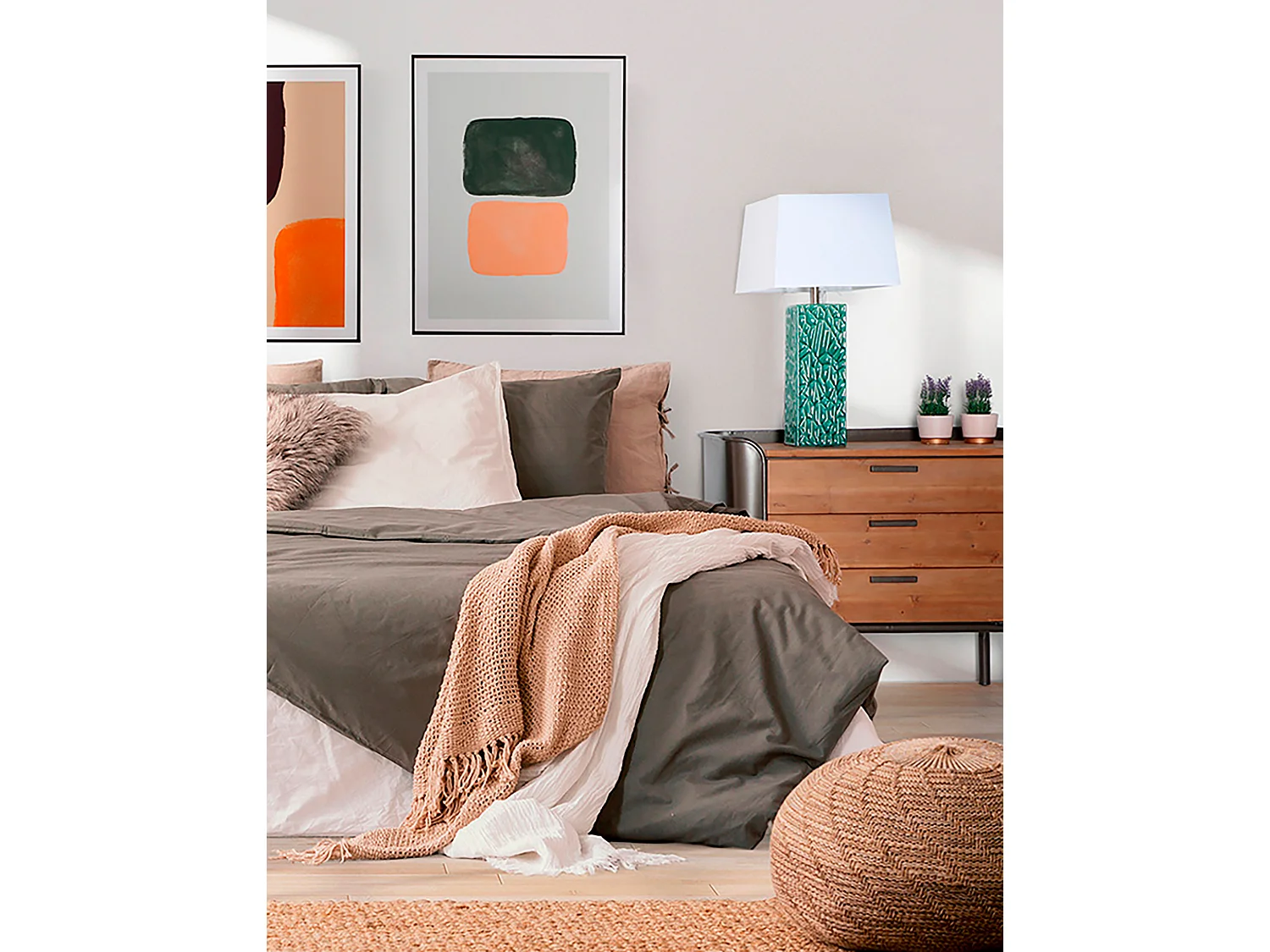 Cómoda de madera de abeto en color gris