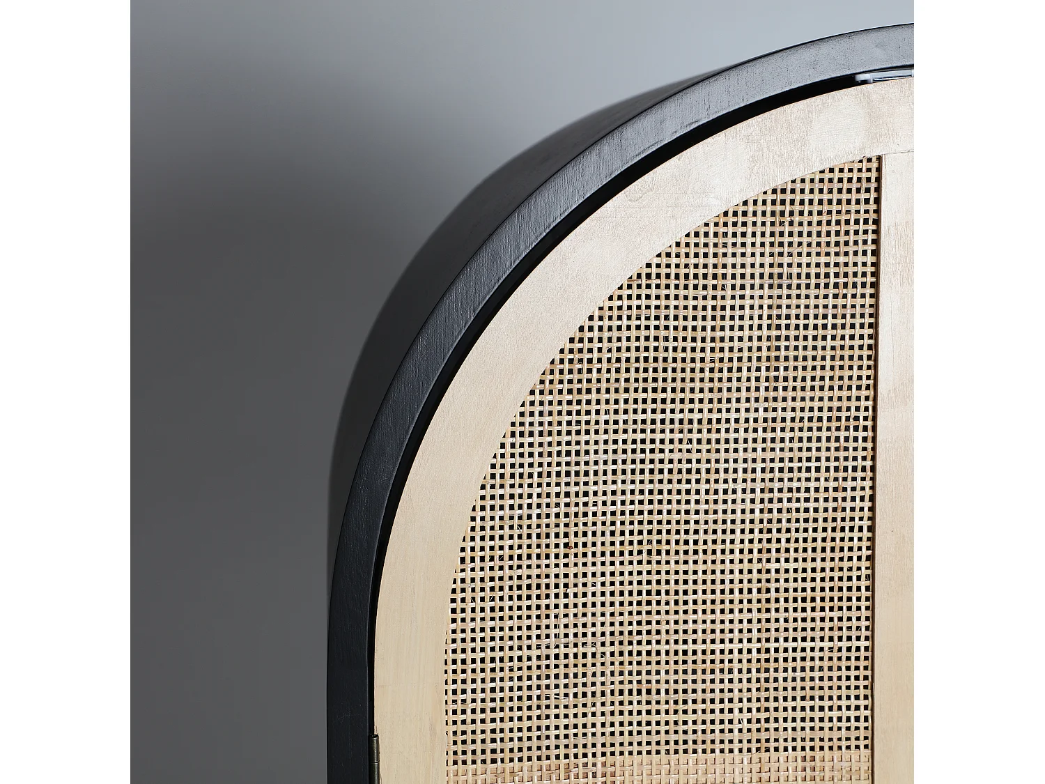 Armario de madera de pino en color negro