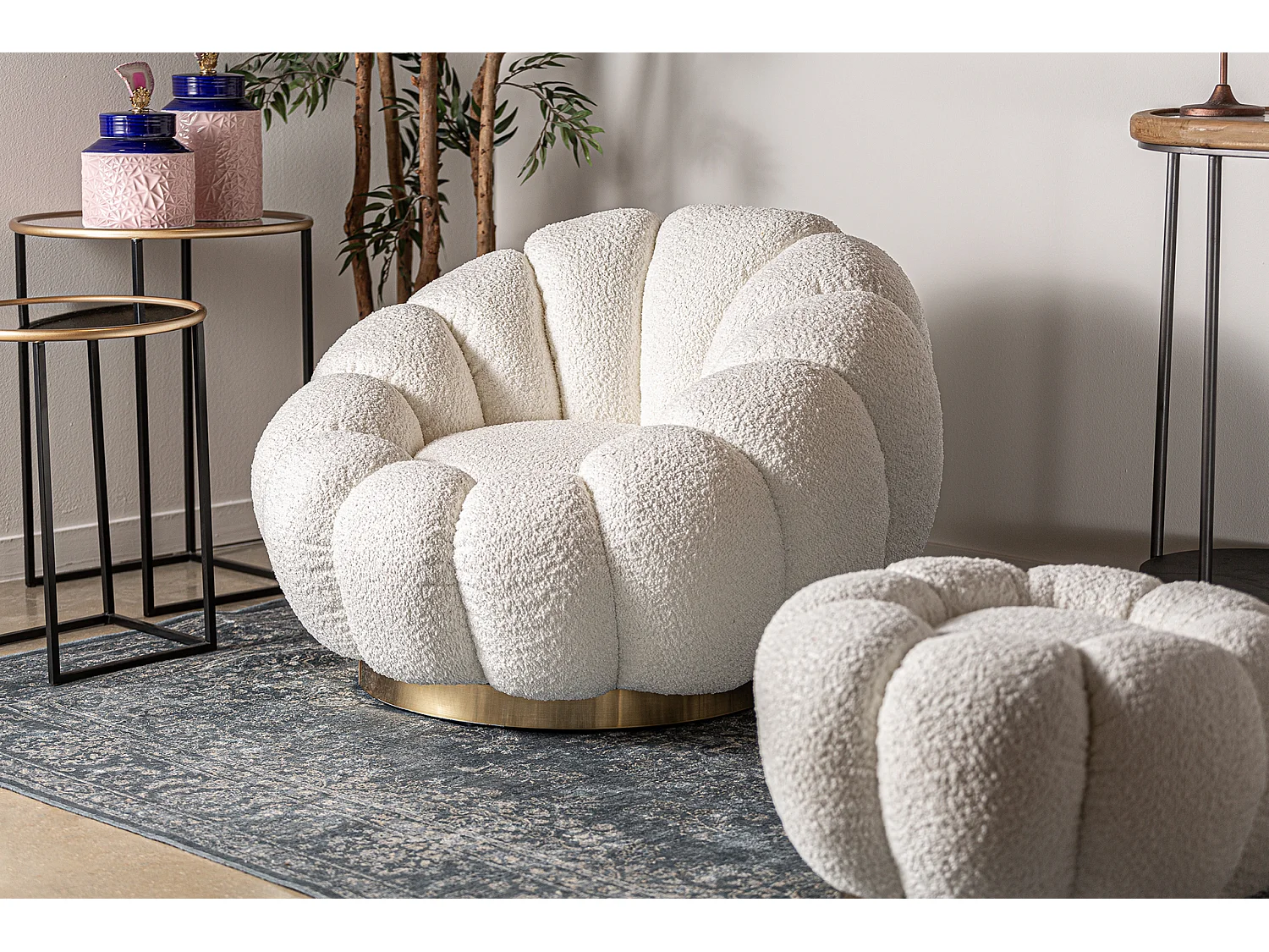 Fauteuil pivotant en coton bouclé blanc