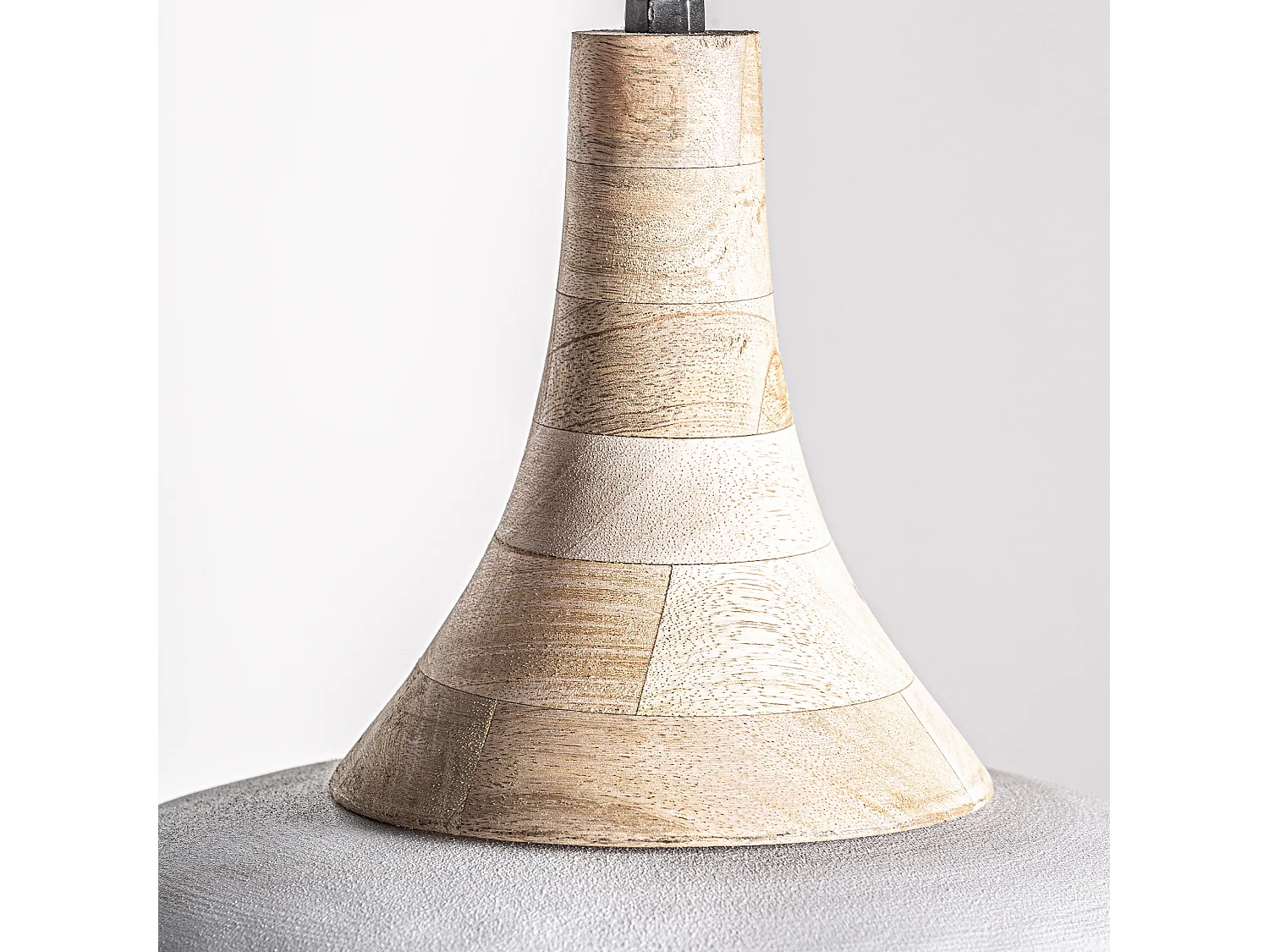 Lustre en fer  37x37x130 cm