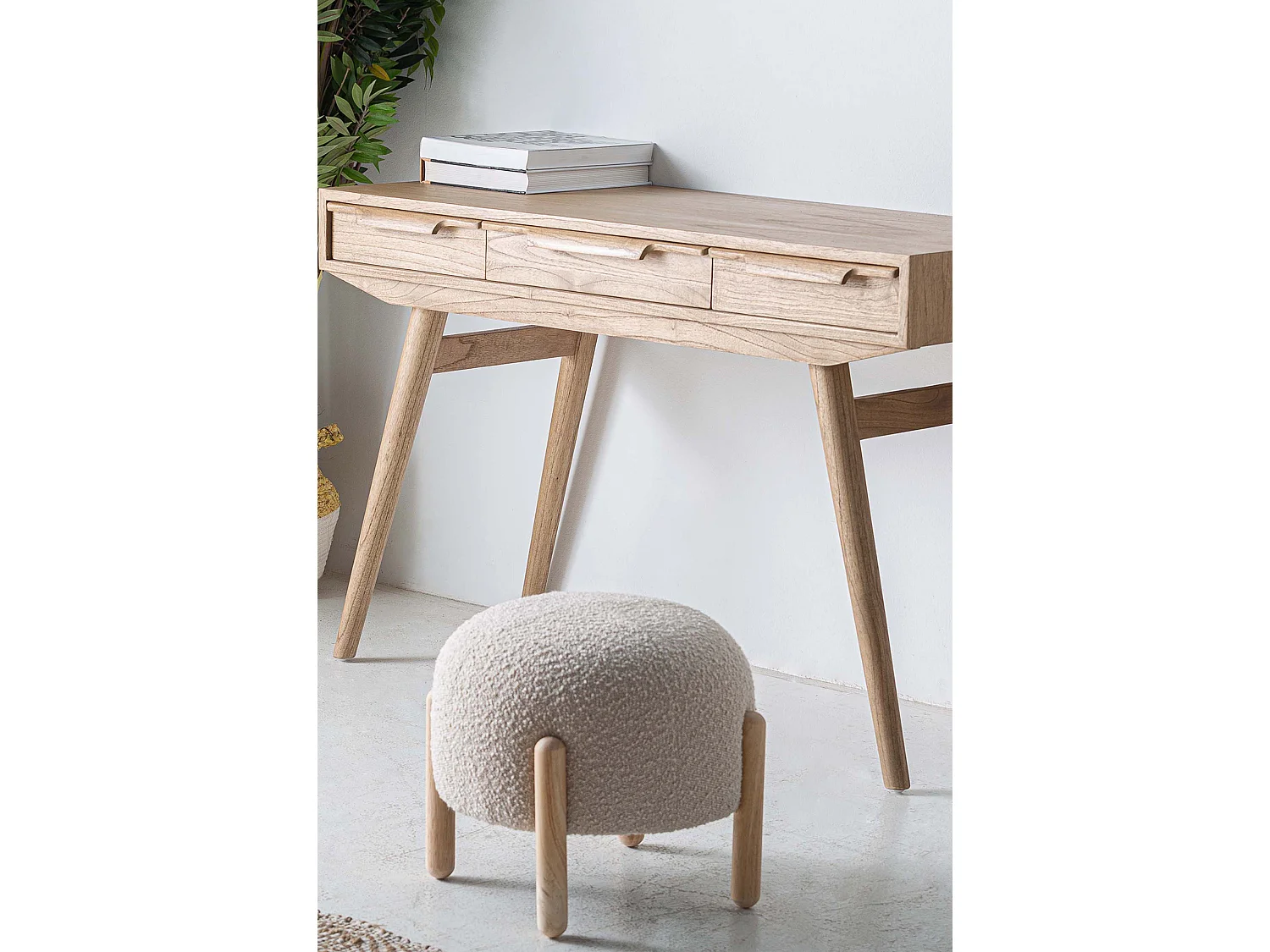 Reposapiés de algodón bouclé en color marrón claro de 41x41x38cm