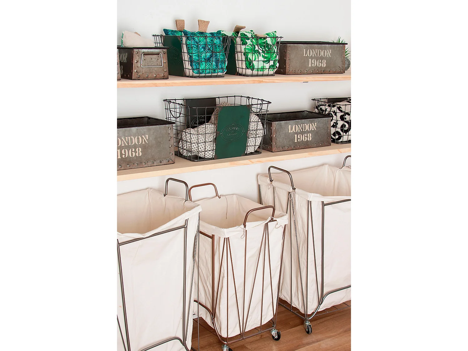 Caja de hierro en color gris de 42x24x17cm