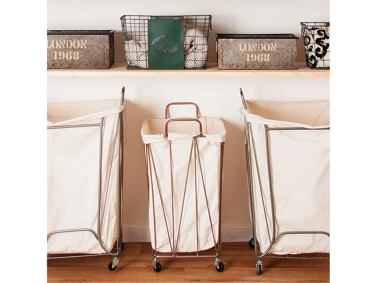 Caja de hierro en color gris de 42x24x17cm