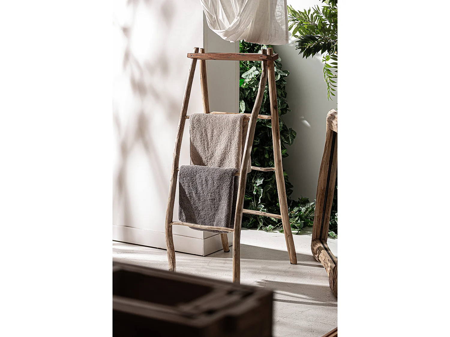 Porte serviettes en bois de mahogany marron 55x65x127 cm