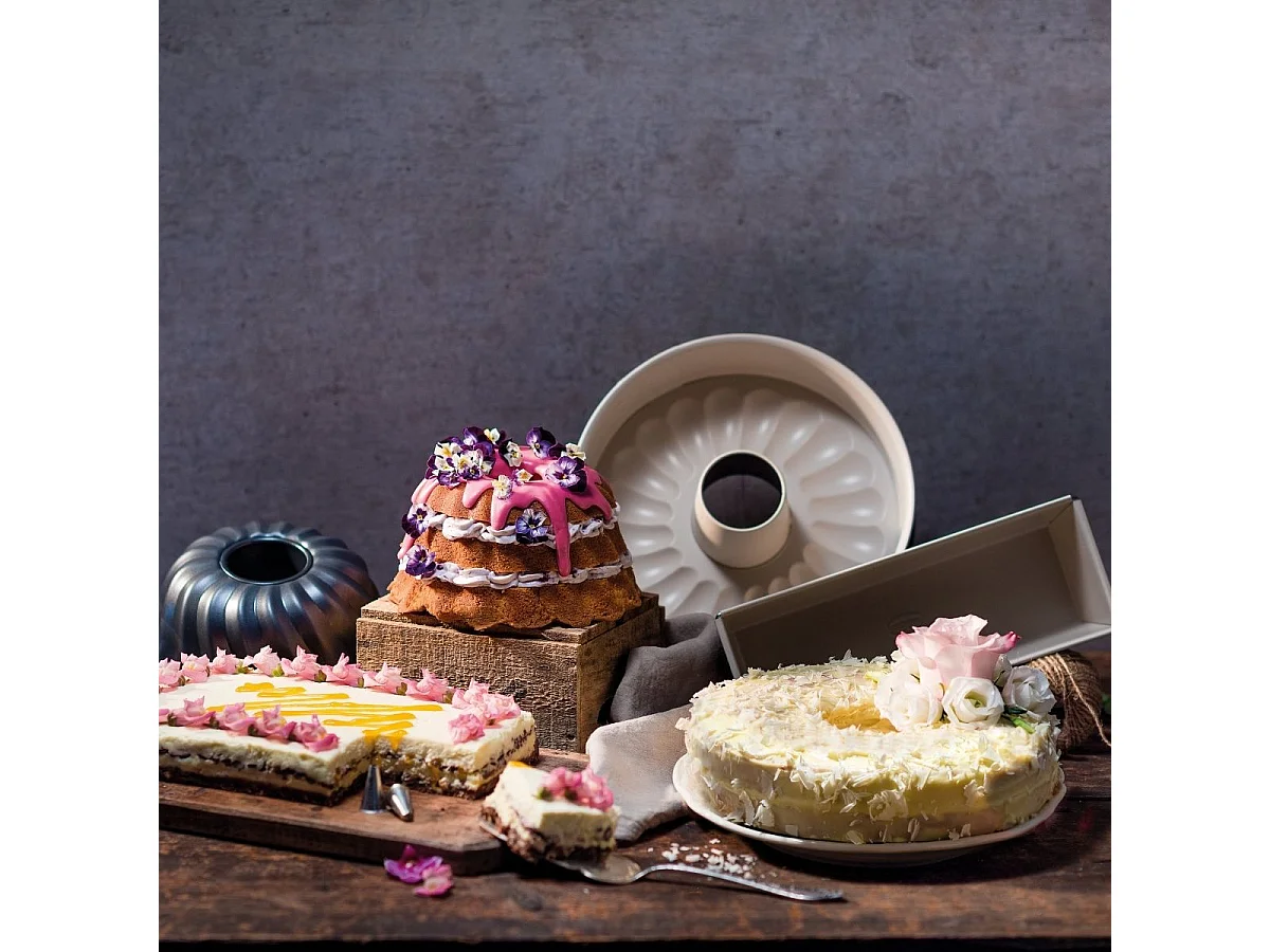 Ensemble de 4 moules à gâteaux de formes différentes de 28 à 32 cm Dr.Oetker Back-Trend