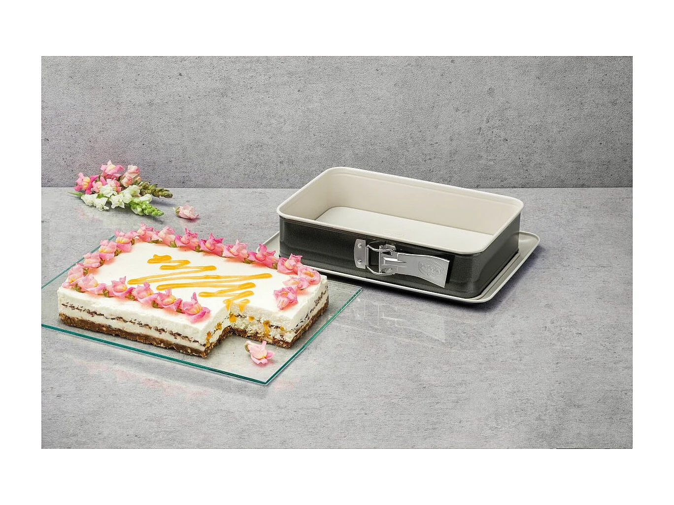 Ensemble de 4 moules à gâteaux de formes différentes de 28 à 32 cm Dr.Oetker Back-Trend