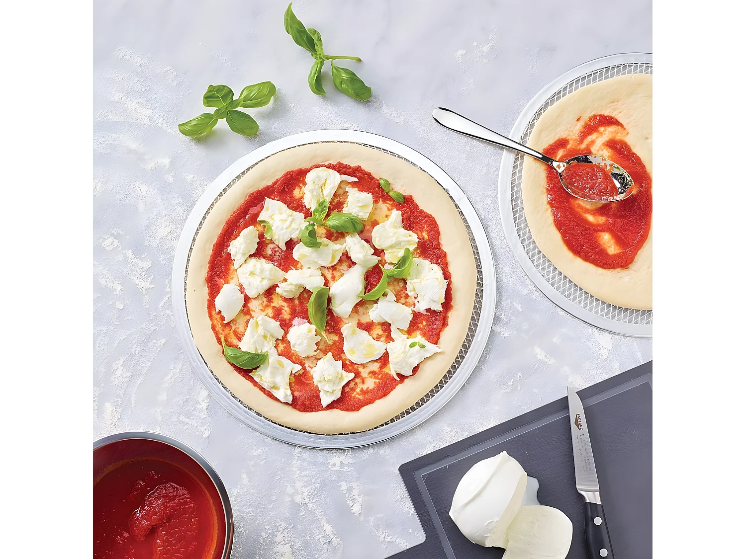 Plaque à pizza surgelée perforée en alu 33 cm FM Professional