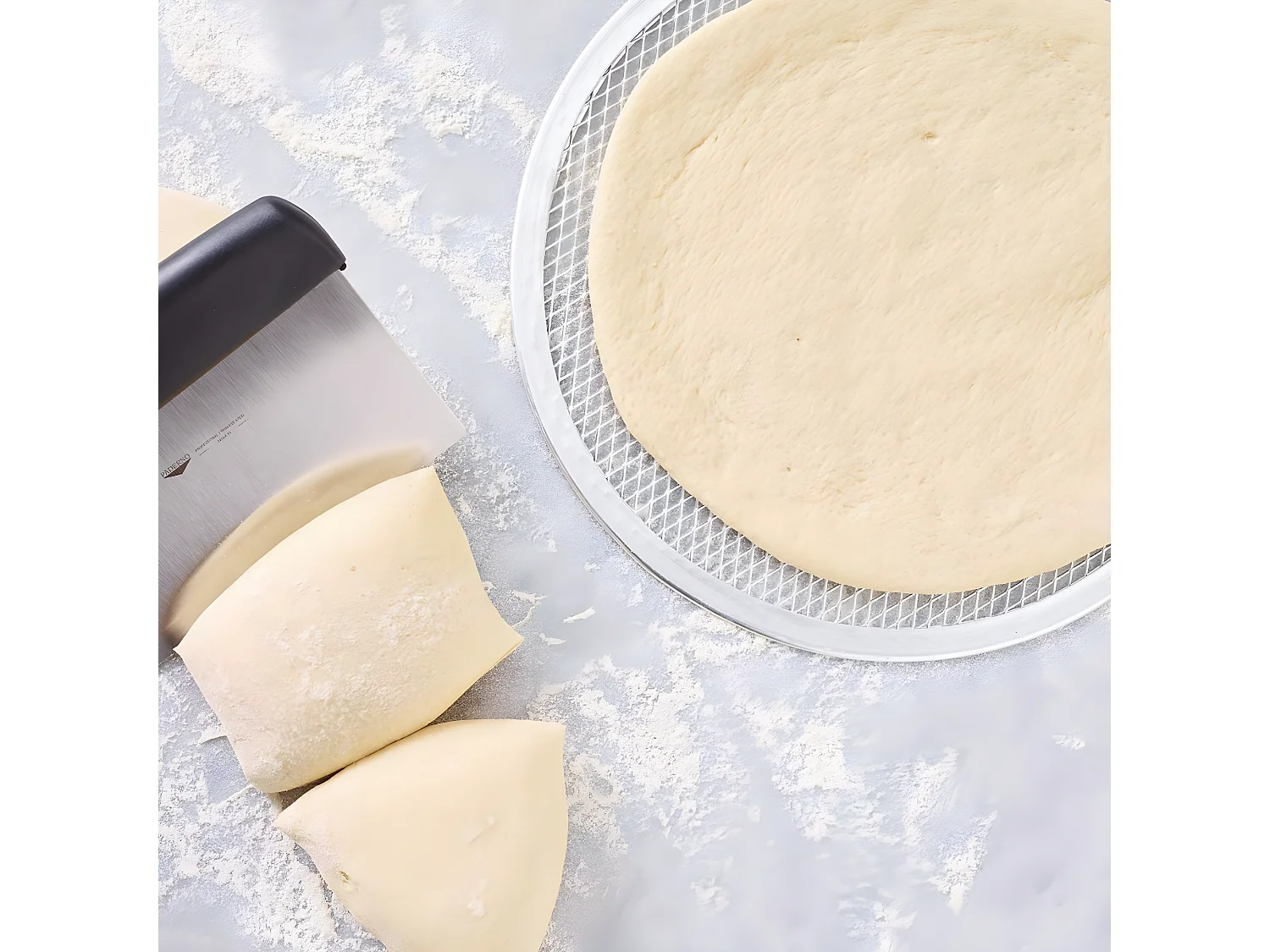 Plaque à pizza surgelée perforée en alu 33 cm FM Professional