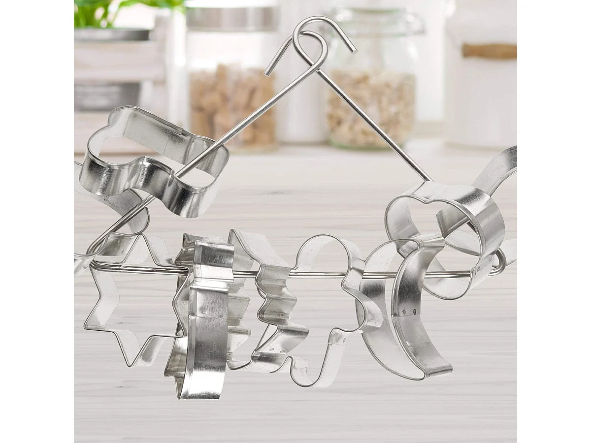 Ensemble avec plaque à pâtisserie extensible et 9 emporte-pièces sur cintre Zenker