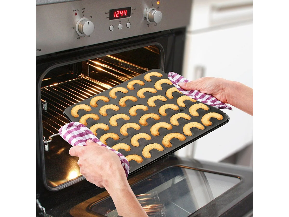 Plaque pour 30 croissants à la vanille 31 x 32 cm Zenker Special Creative