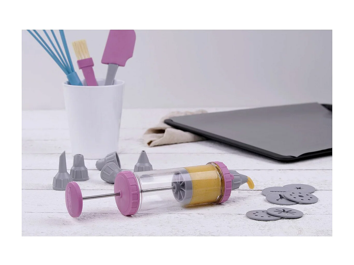 Seringue de pâtisserie et 6 embouts et 6 disques à motifs Zenker Sweet Sensation