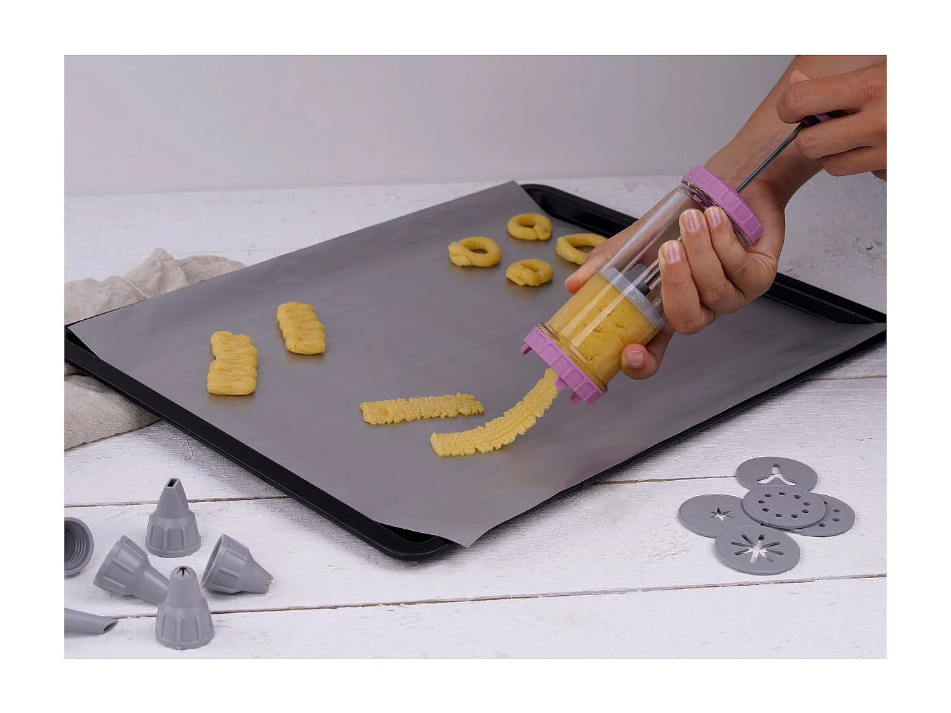 Seringue de pâtisserie et 6 embouts et 6 disques à motifs Zenker Sweet Sensation