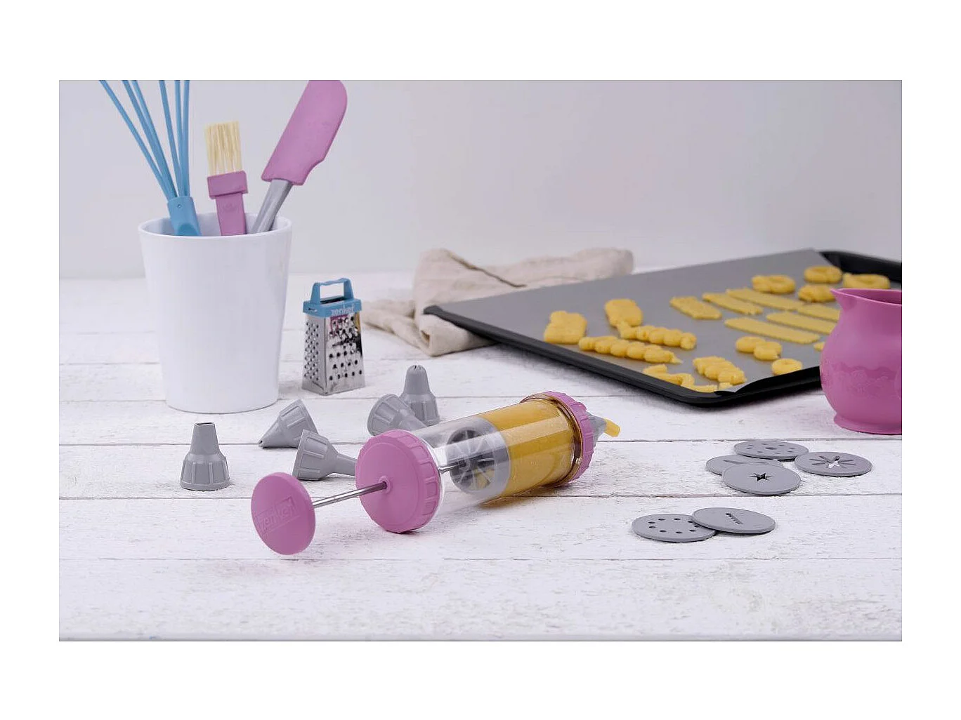 Seringue de pâtisserie et 6 embouts et 6 disques à motifs Zenker Sweet Sensation