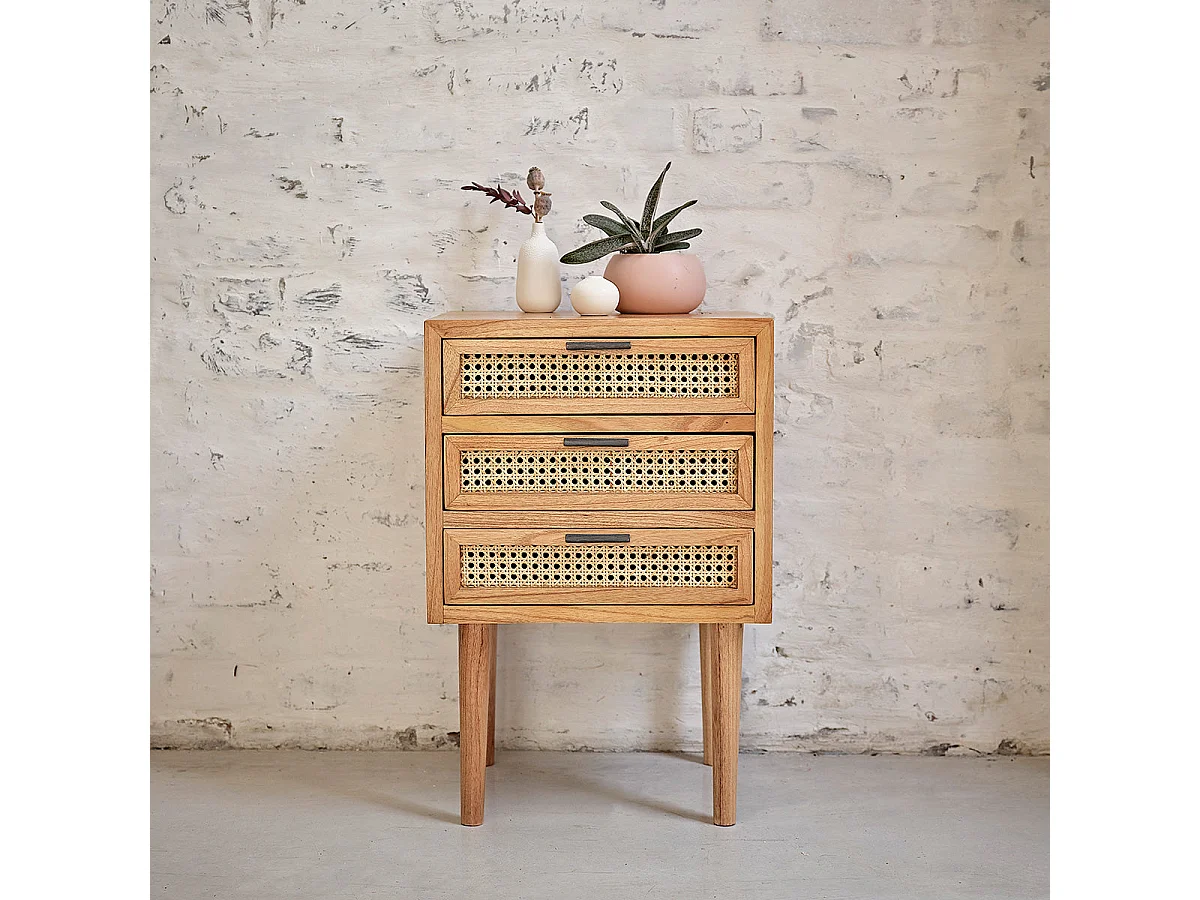 Table de chevet en bois massif et cannage 3 tiroirs