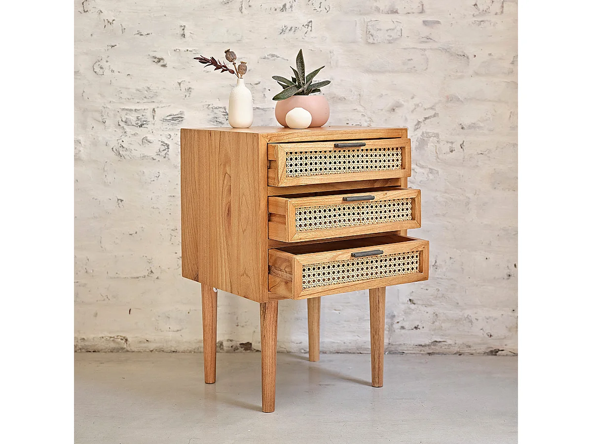 Table de chevet en bois massif et cannage 3 tiroirs