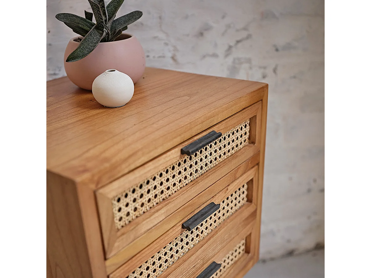 Table de chevet en bois massif et cannage 3 tiroirs