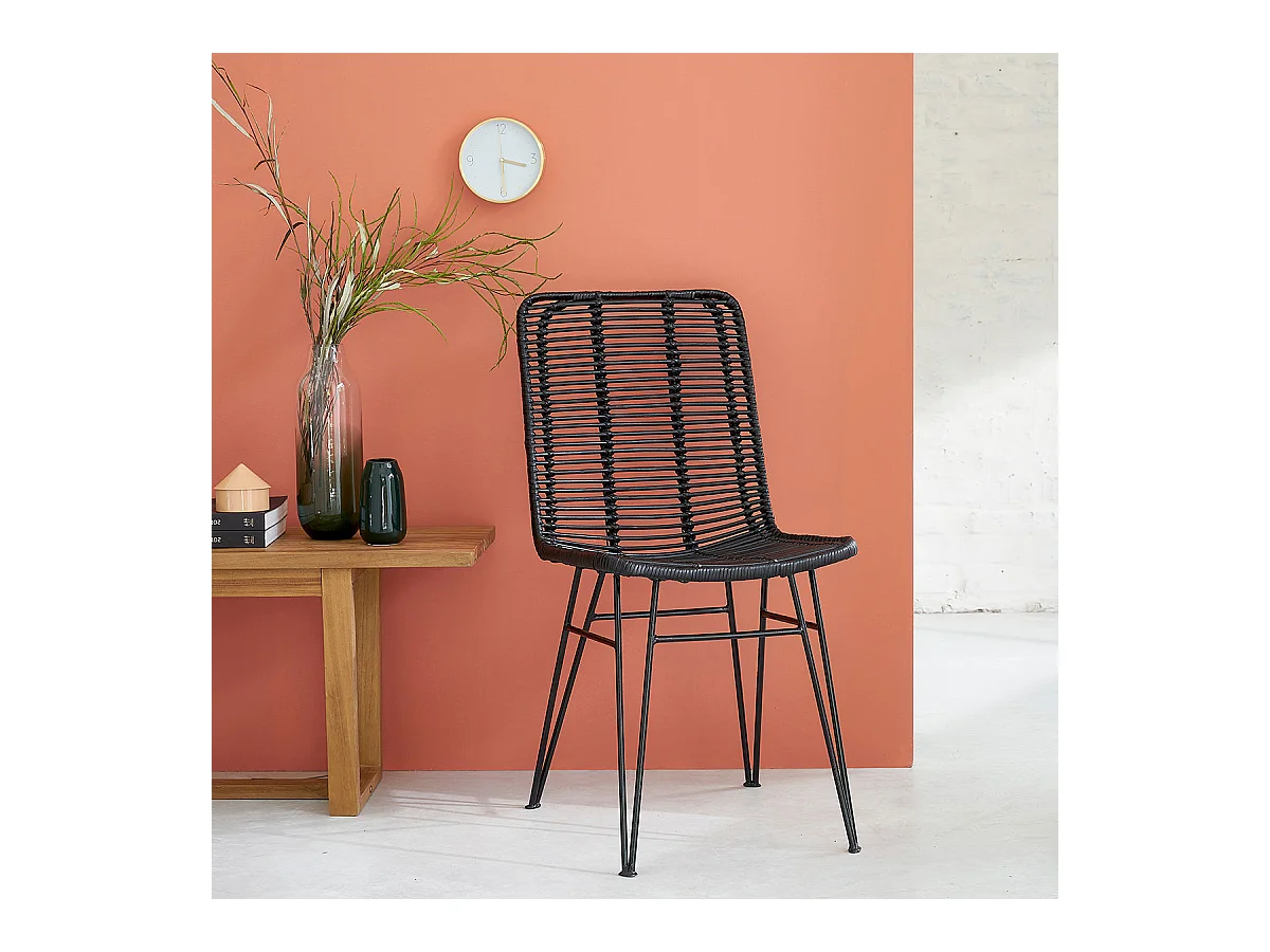 Chaise en rotin et métal noire