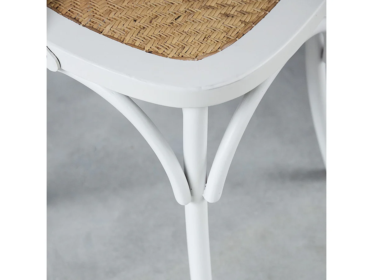 Silla bistró blanca de caoba y ratán