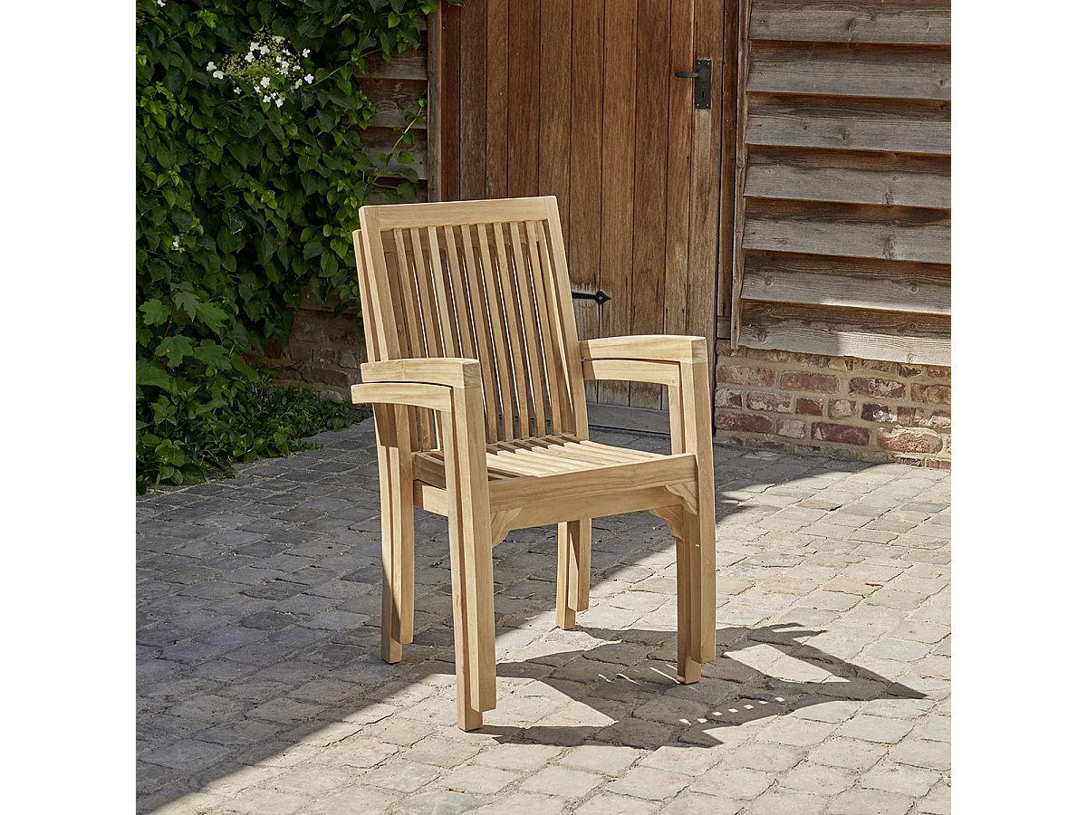 Poltrona da giardino impilabile in teak