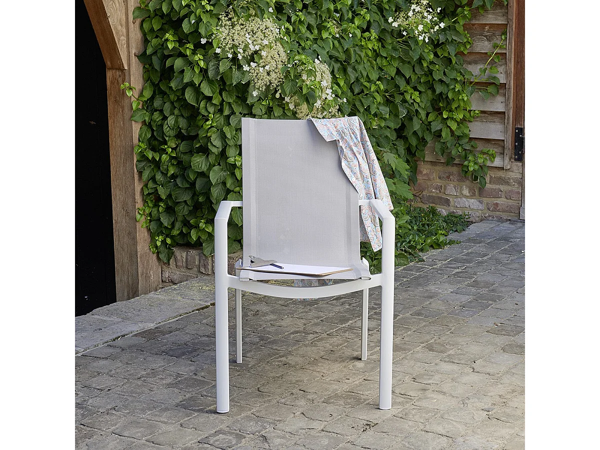Sillón de exterior de aluminio blanco y textileno gris