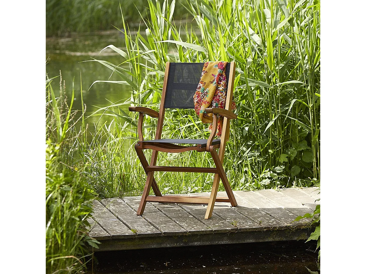 Sillón de exterior de acac maciza y textileno negro