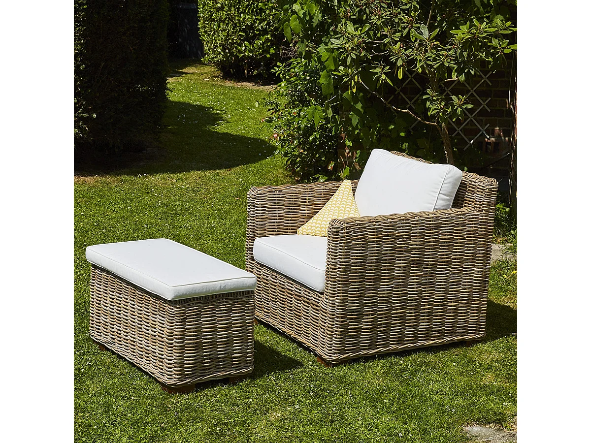 Poltrona in kubu con pouf