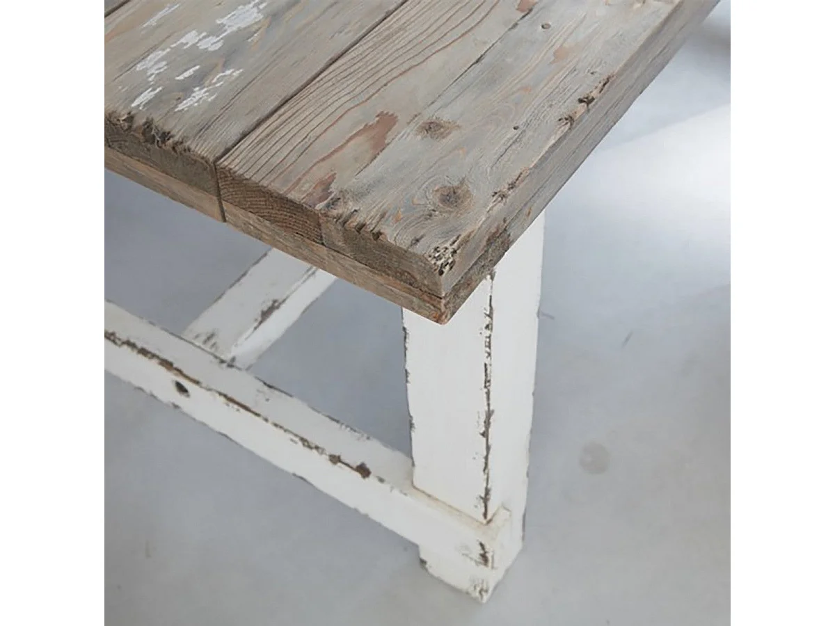 Tavolo in legno massello riciclato per 8 persone.