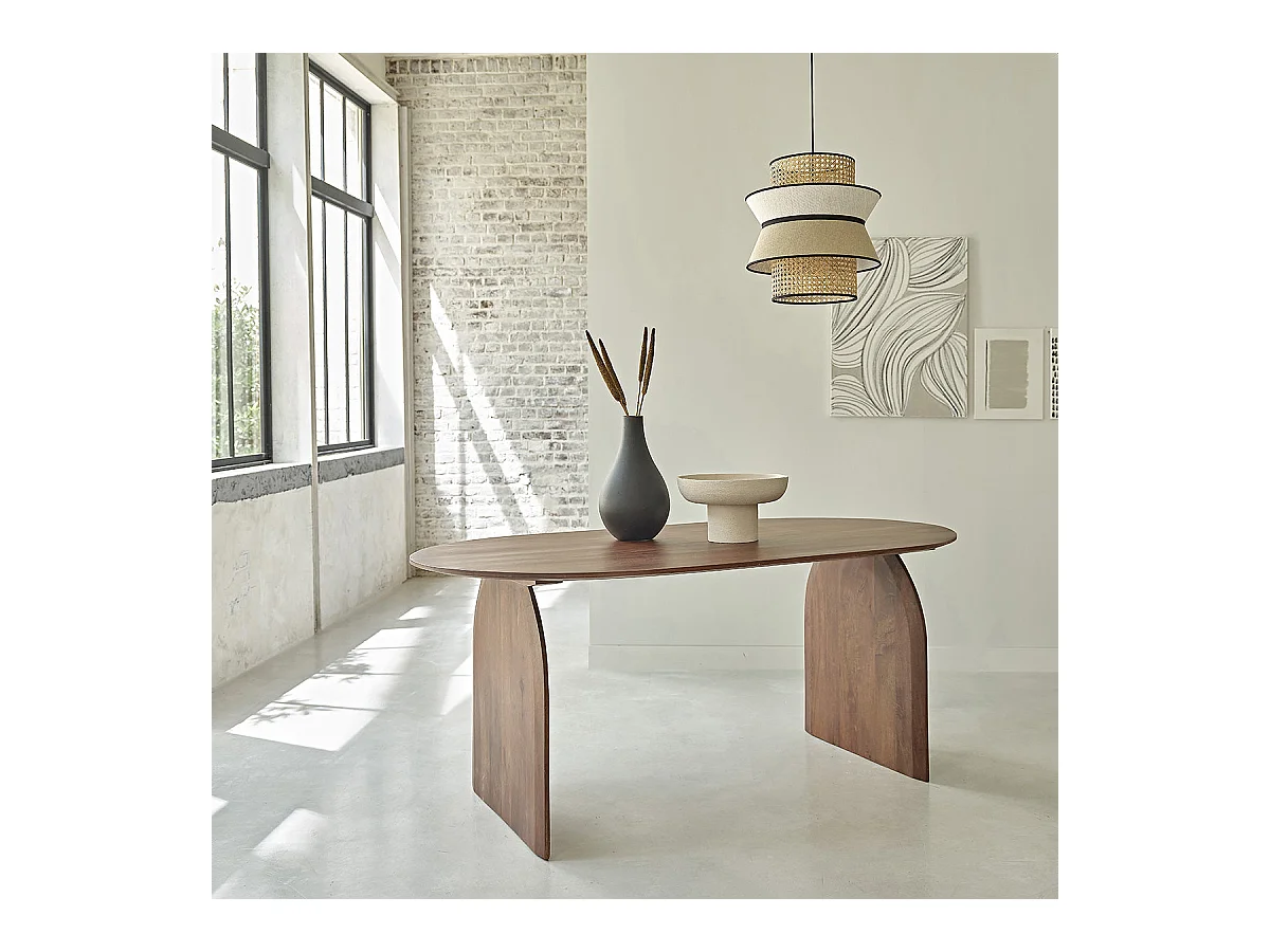 Table en manguier massif finition noyer 8 pers.
