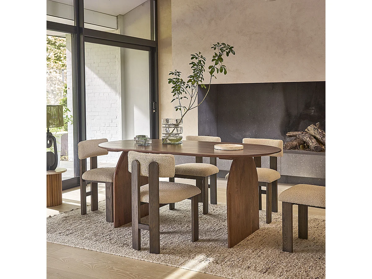 Table en manguier massif finition noyer 8 pers.