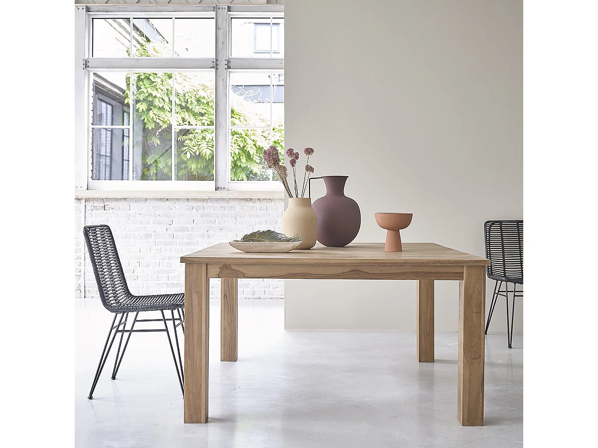 Mesa cuadrada de teca para 6 a 8 comensales