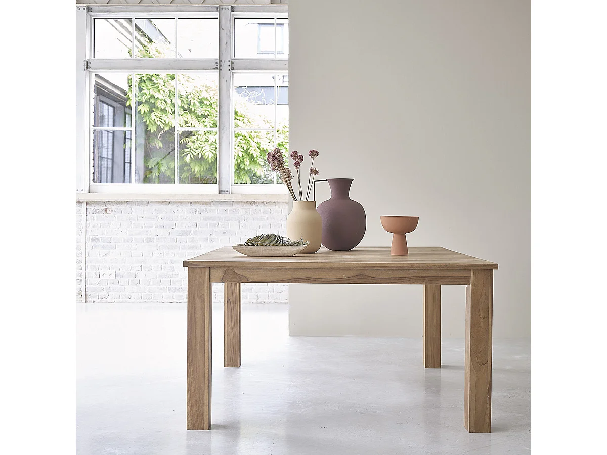 Mesa cuadrada de teca para 6 a 8 comensales