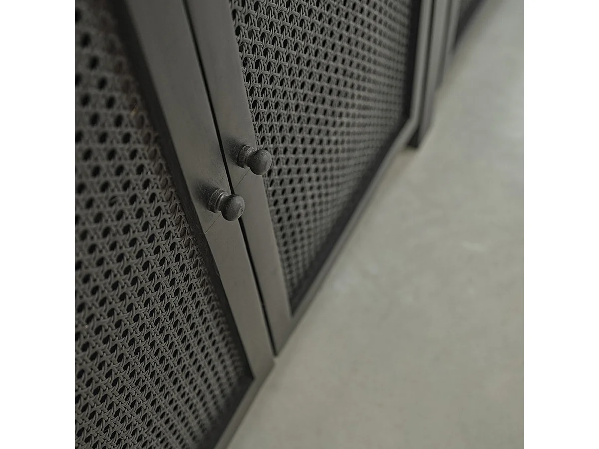 Aparador de madera de mango maciza y rejilla negra de 175 cm