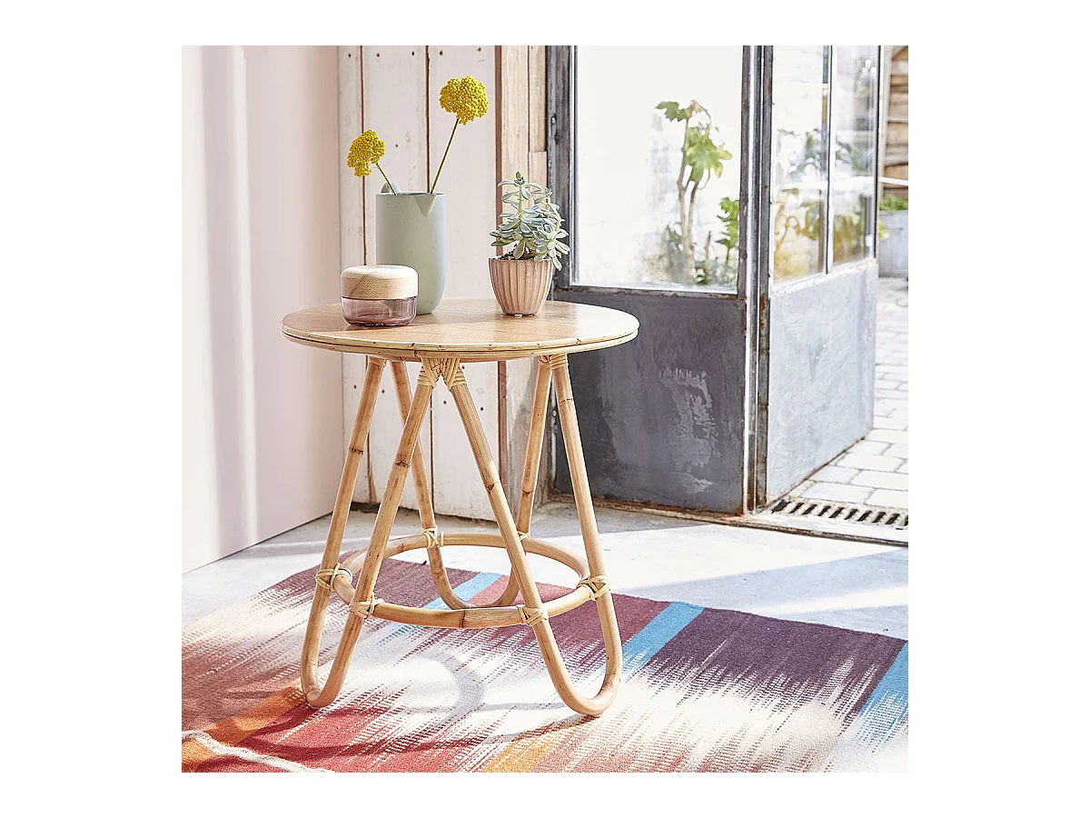 Table d'appoint en rotin ronde