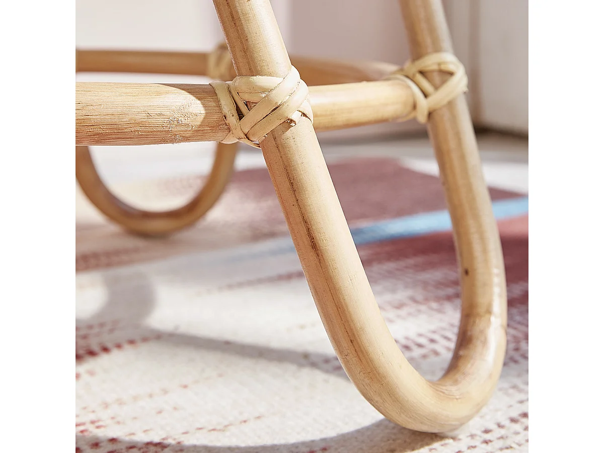 Table d'appoint en rotin ronde