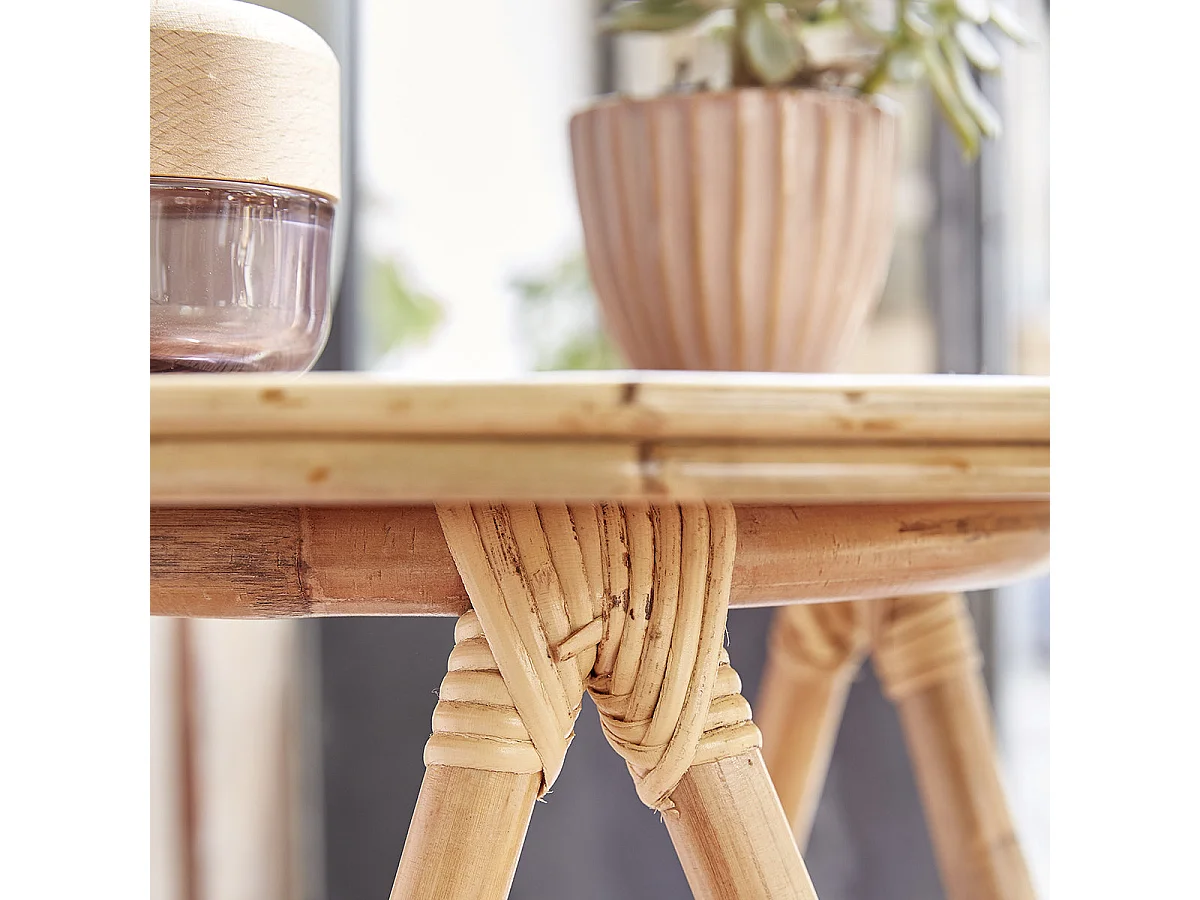 Table d'appoint en rotin ronde