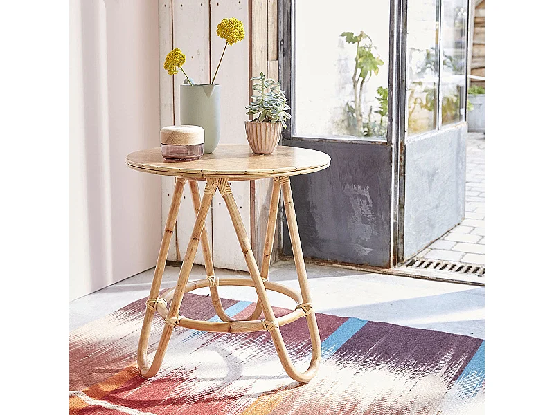 Table d'appoint en rotin ronde