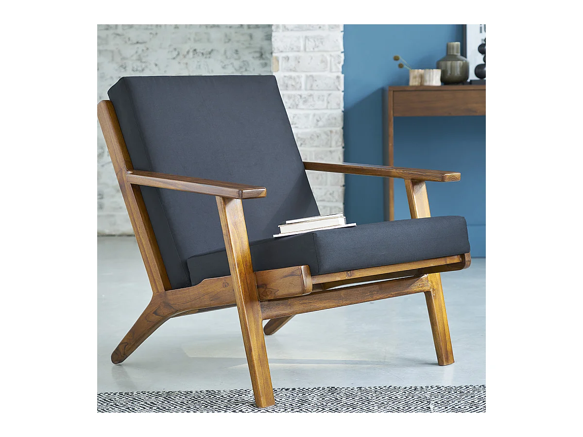 Fauteuil noir en bois teck massif