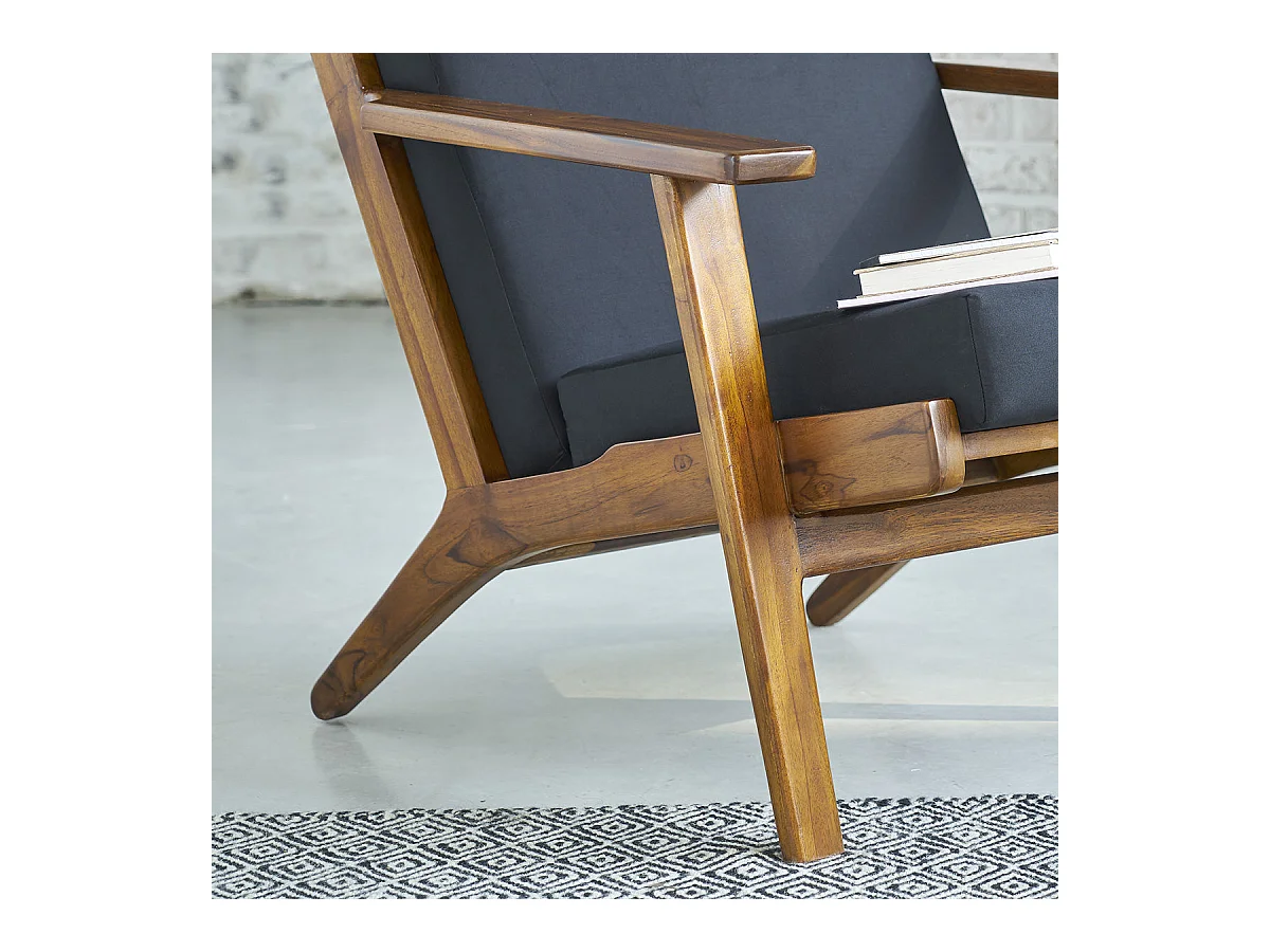 Fauteuil noir en bois teck massif