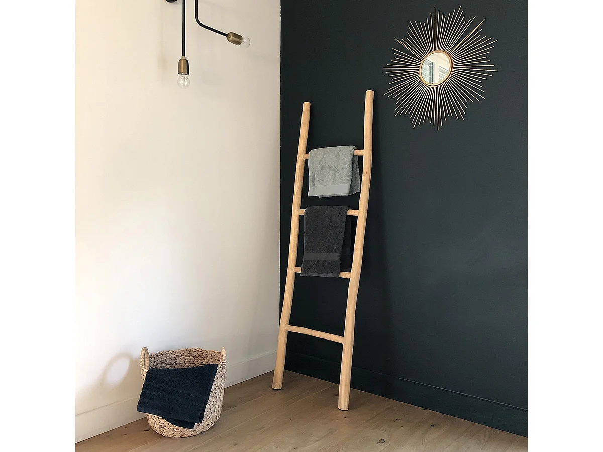 Escalera decorativa de teca