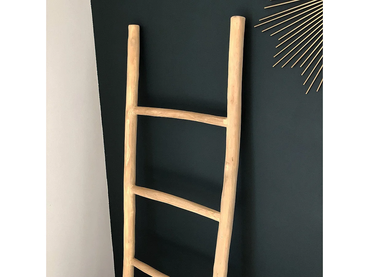 Escalera decorativa de teca