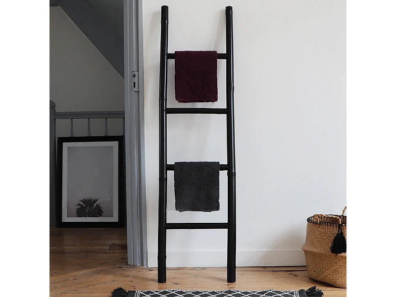 Escalera decorativa de bambú negro