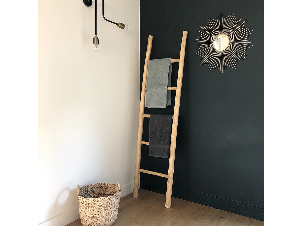 Escalera decorativa de teca