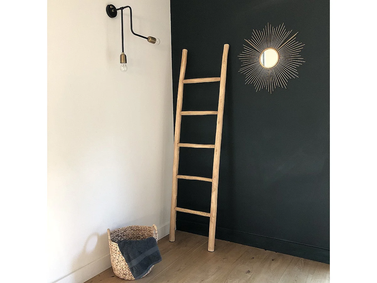 Escalera decorativa de teca